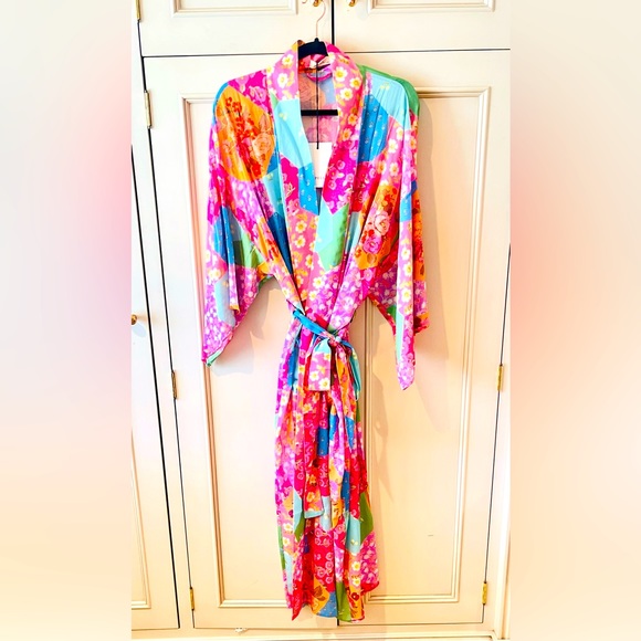 SPELL ..Freda Robe . NWT. Gorgeous Piece to add to your collection. Size S/M. - Picture 3 of 12